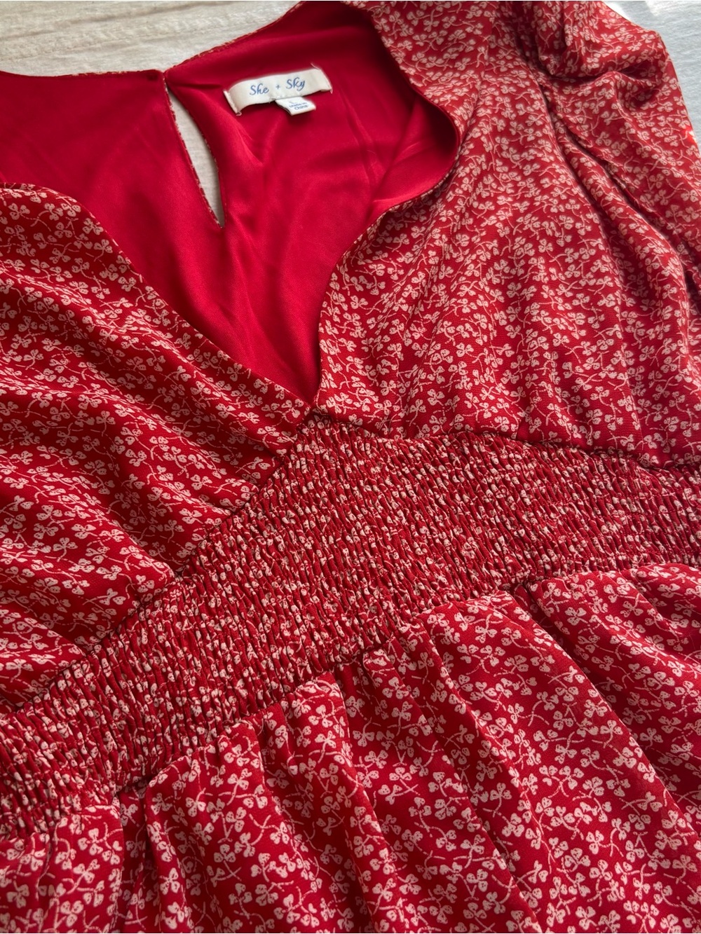 She + Sky Red Ditsy Floral Smocked Waist V-Neck Romper Size L - Picture 4 of 7